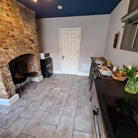 Beautiful Mews House In A Georgian Listed Building Close To The A38 Burton-upon-Trent Bagian luar foto